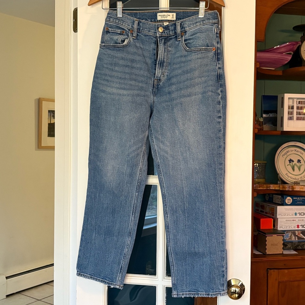 Abercrombie Curve Love Ultra High Rise Ankle Straight Jean in Medium Wash
